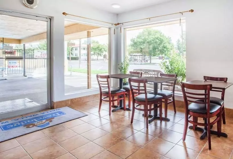 هتل Travelodge By Wyndham Walla Walla