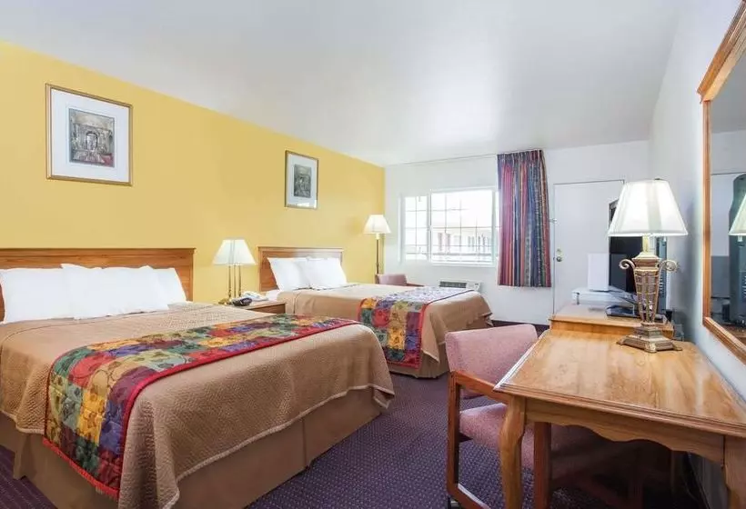 هتل Travelodge By Wyndham Walla Walla