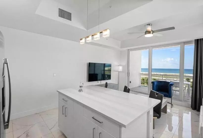 Мотель Ocean Club Treasure Island