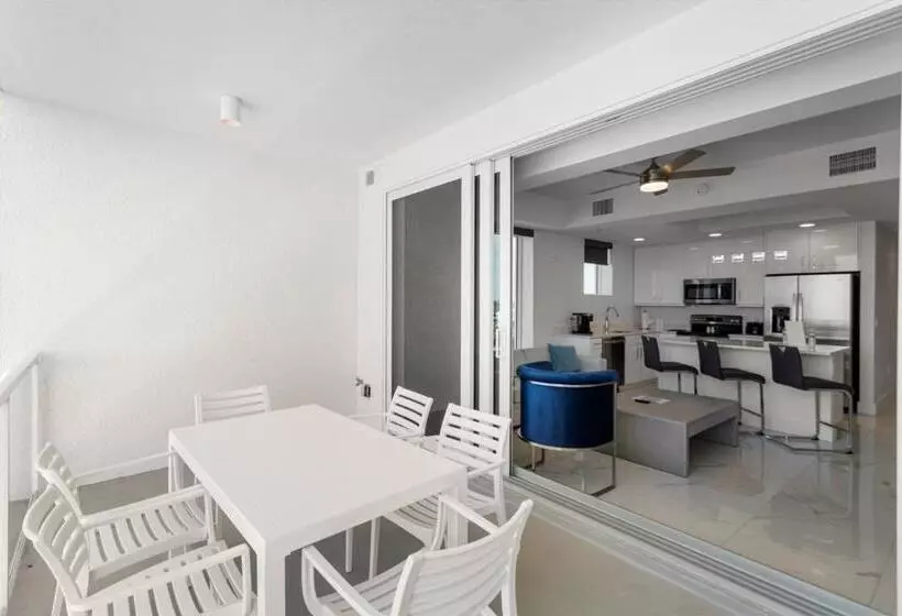 Мотель Ocean Club Treasure Island