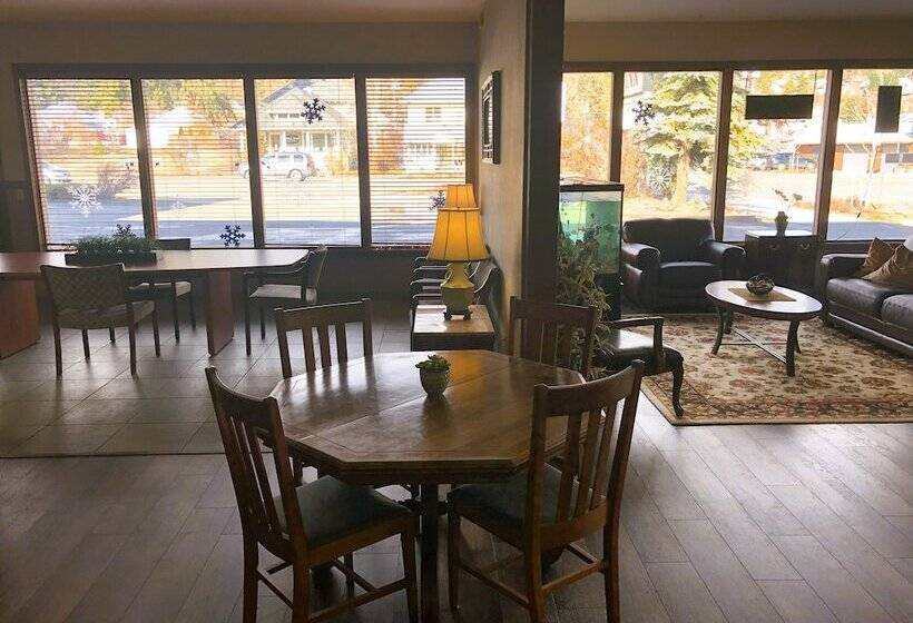 فندق على الطريق Timber Lodge Inn