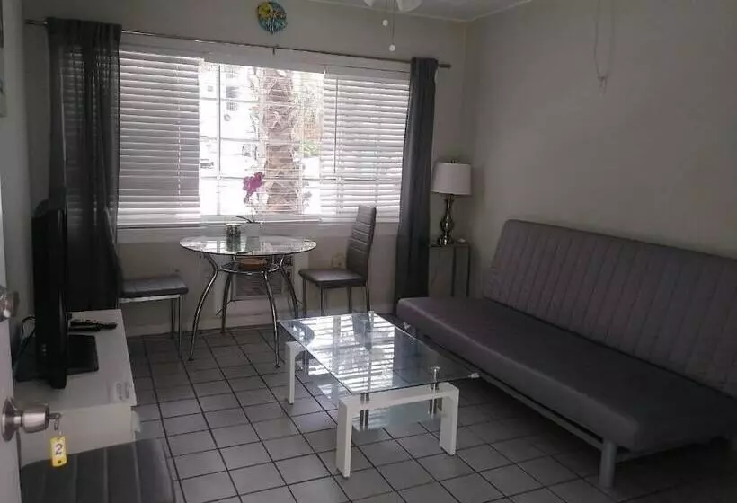 Tropical Sky Ranch Motel