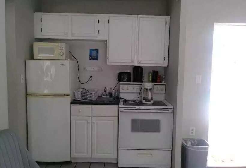 Tropical Sky Ranch Motel