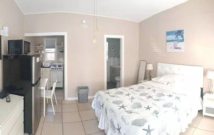 Tropical Sky Ranch Motel