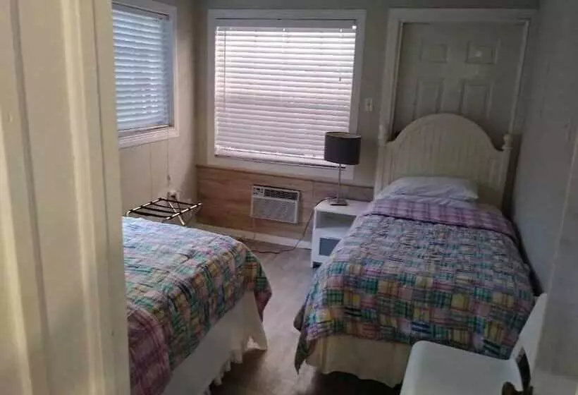 Tropical Sky Ranch Motel