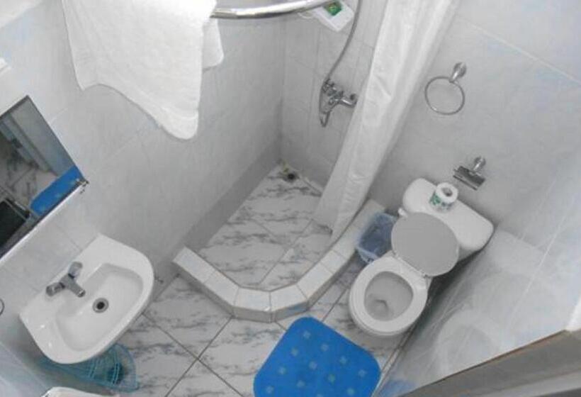 پانسیون Lucy Rooms