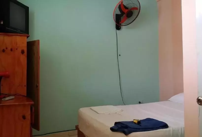 پانسیون Lucy Rooms