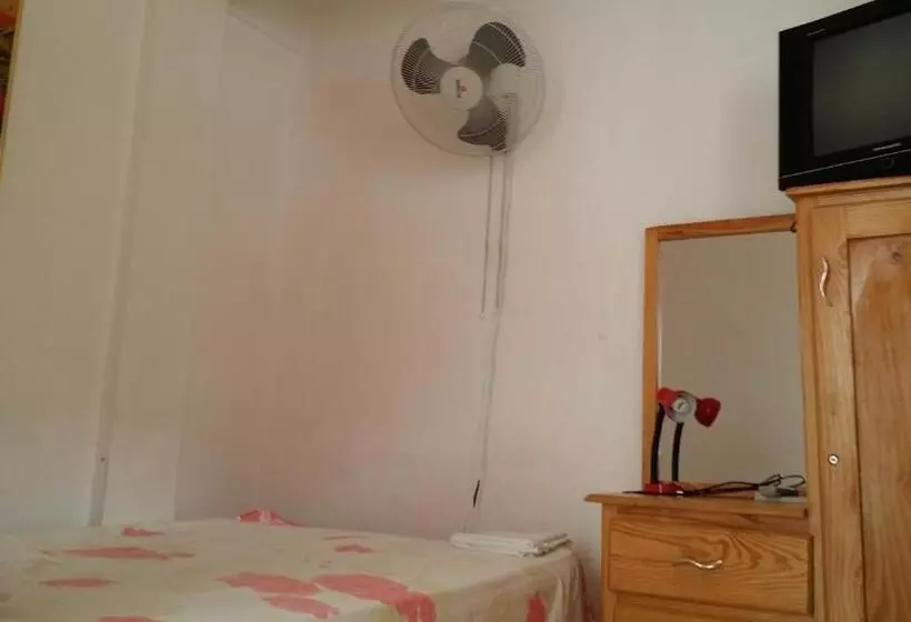 پانسیون Lucy Rooms
