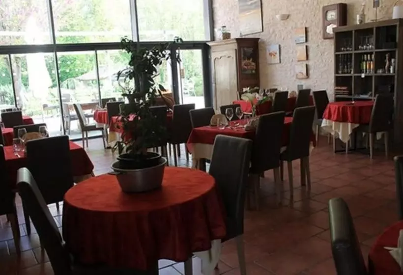 ベッドアンドブレックファースト Chambres Aux Sabots Rouges