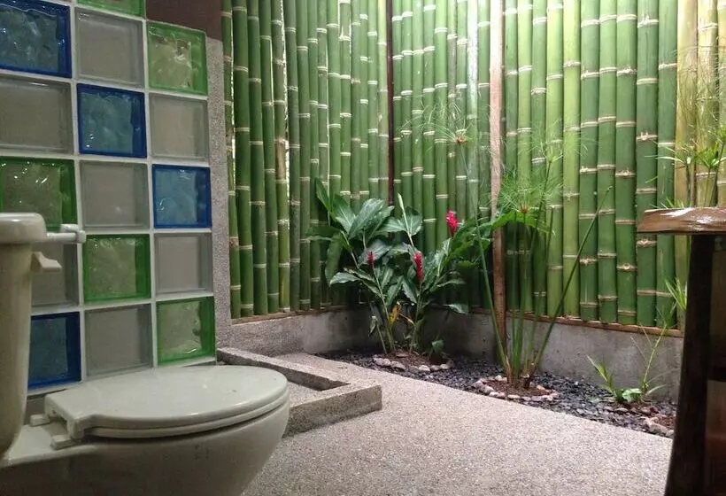 Hotelli Jungle Lodge At Wild Sun Rescue Center