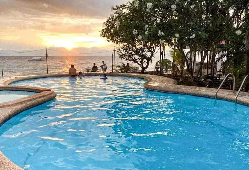 Hotelli Marina Village