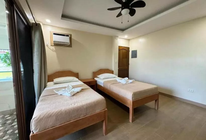 Hotelli Marina Village