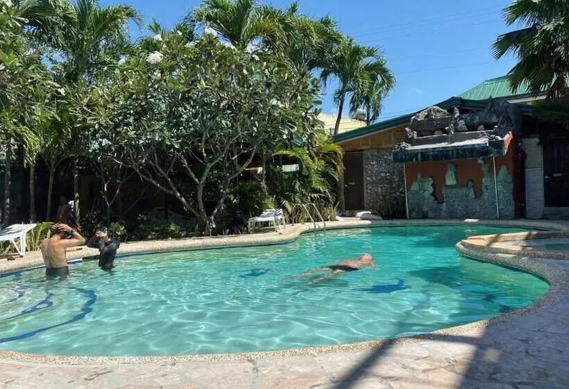 Hotelli Marina Village