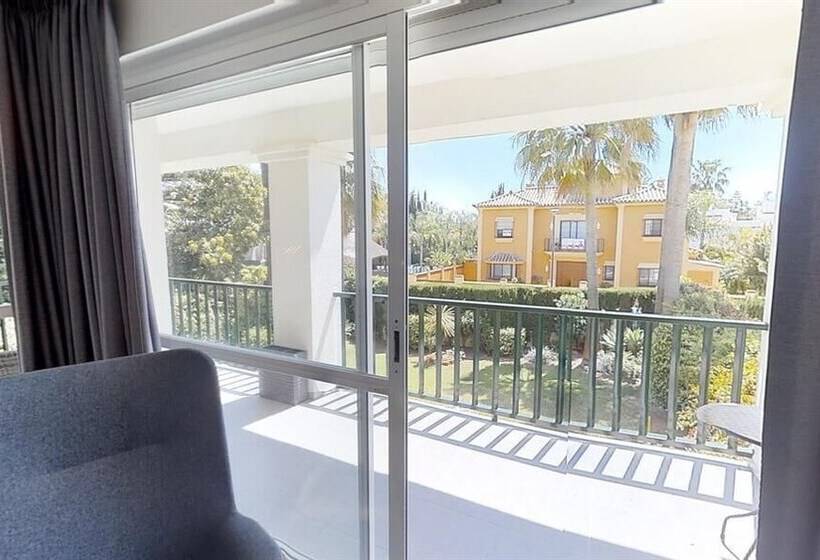 Modern Apartment Near Puerto Banus