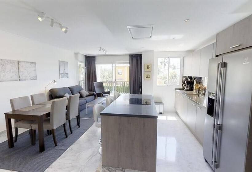 Modern Apartment Near Puerto Banus