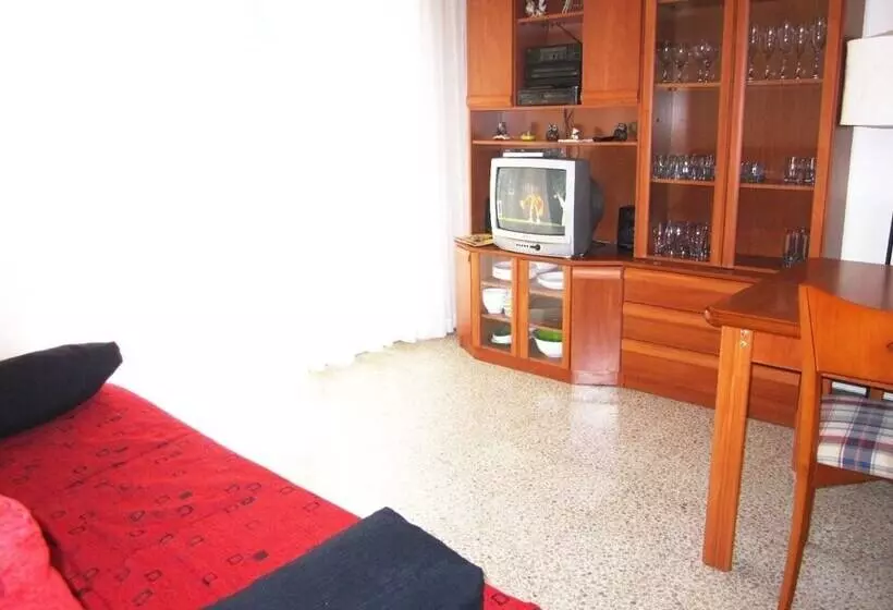 ático A Pocos Metros De La Playa.   737