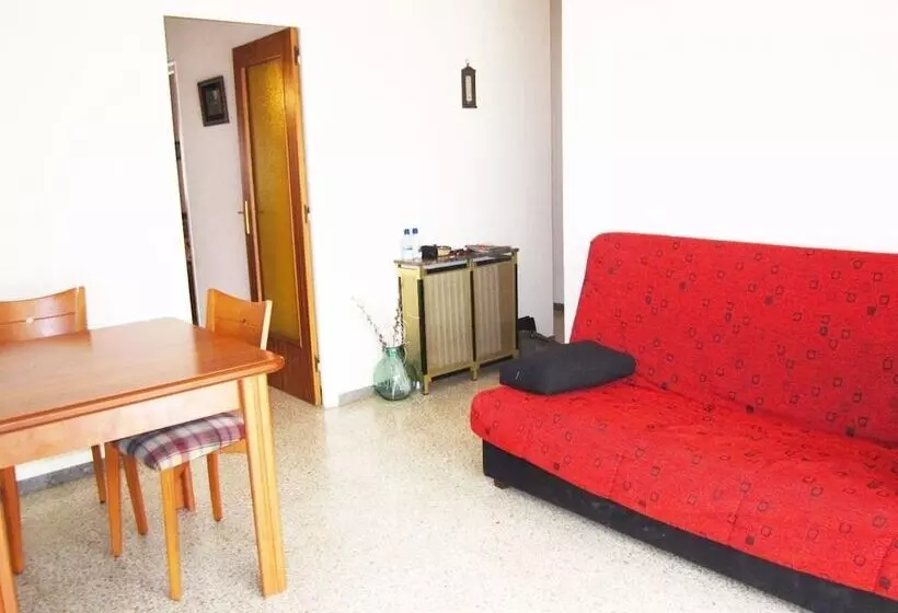 ático A Pocos Metros De La Playa.   737