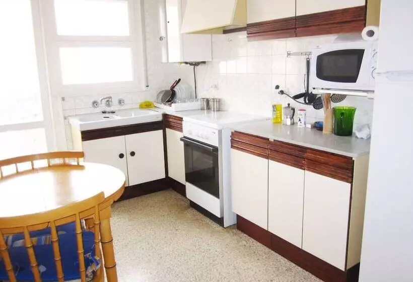 ático A Pocos Metros De La Playa.   737