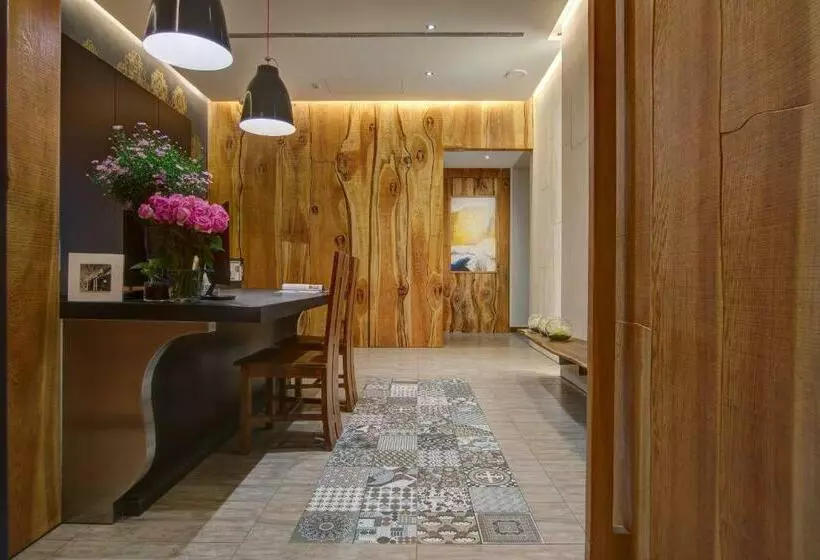 هتل Eg Hostel