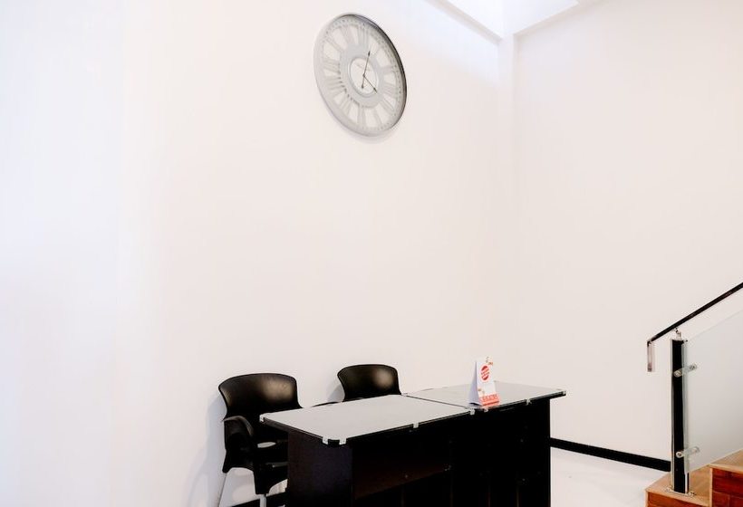 Hotel Harmoni Merak Homestay By Oyo Rooms