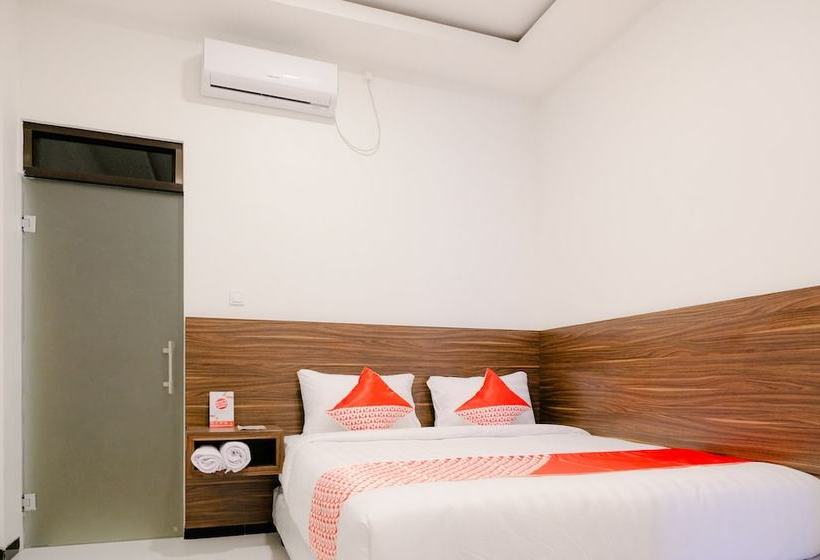 Hotel Harmoni Merak Homestay By Oyo Rooms