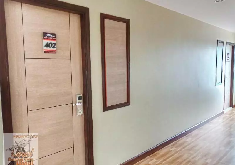 ホテル Louis  Runway View