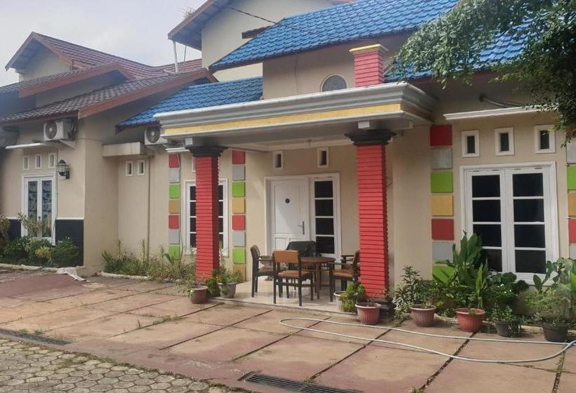 בית מלון כפרי Oyo 3304 Garuda Guest House