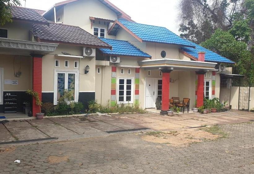 בית מלון כפרי Oyo 3304 Garuda Guest House