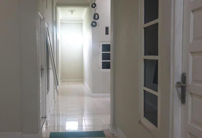 בית מלון כפרי Oyo 3304 Garuda Guest House