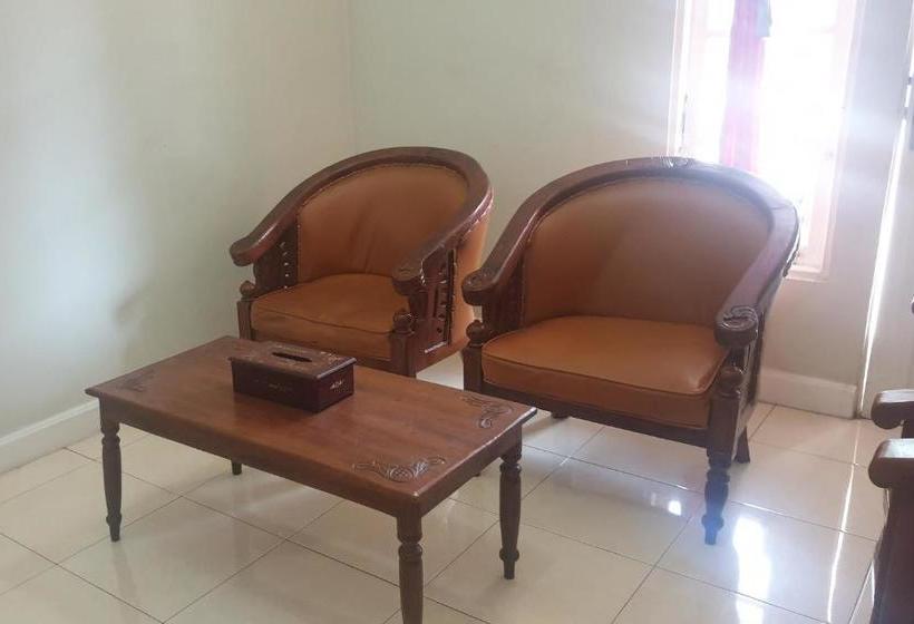 בית מלון כפרי Oyo 3304 Garuda Guest House