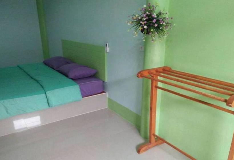 בית מלון כפרי Oyo 840 Choosri Resort