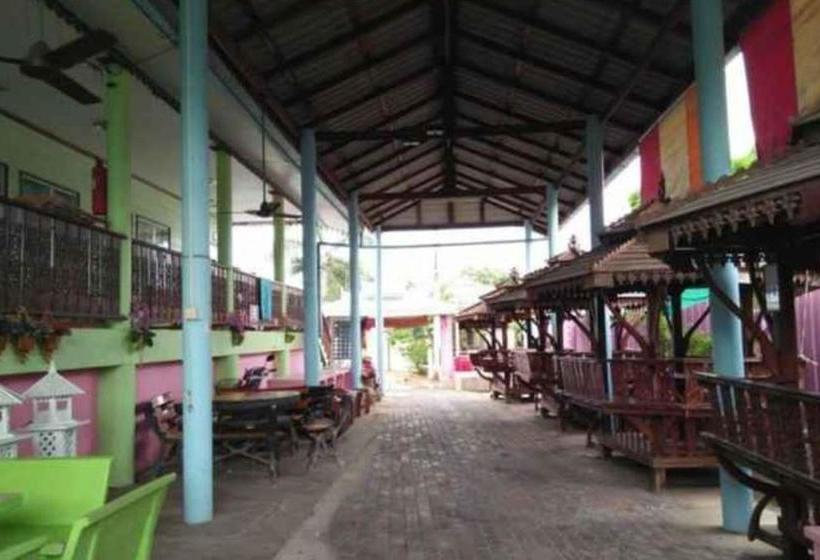 בית מלון כפרי Oyo 840 Choosri Resort