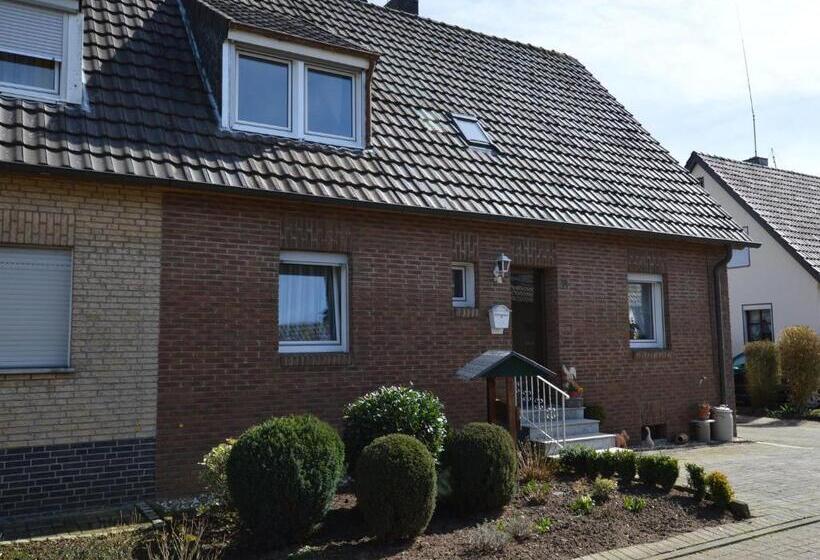 Cozy Apartment In Rees With Free Wifi