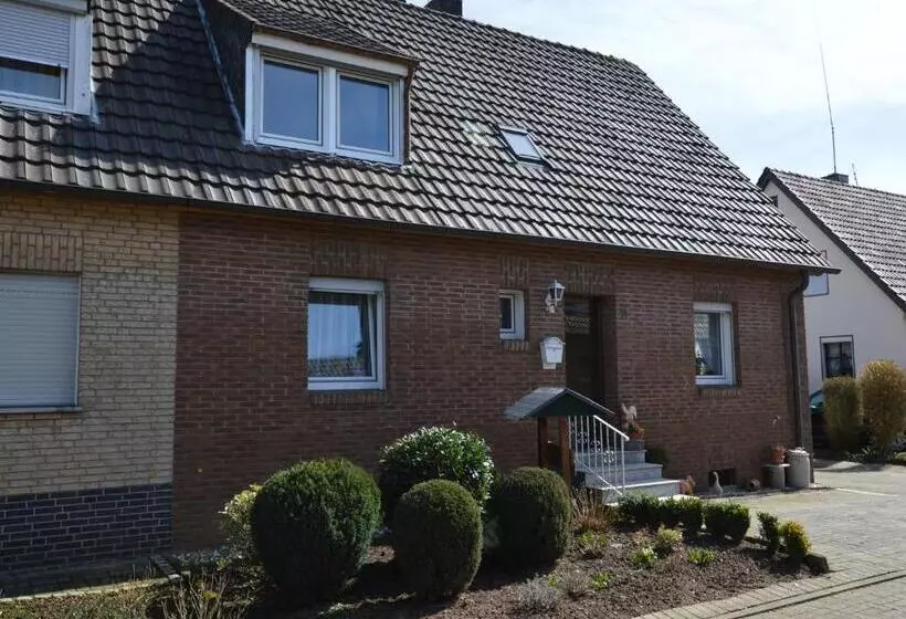 Cozy Apartment In Rees With Free Wifi