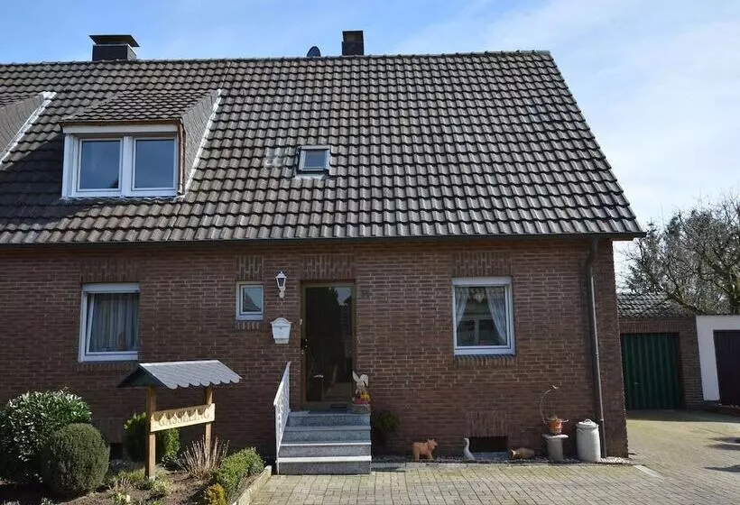 Cozy Apartment In Rees With Free Wifi