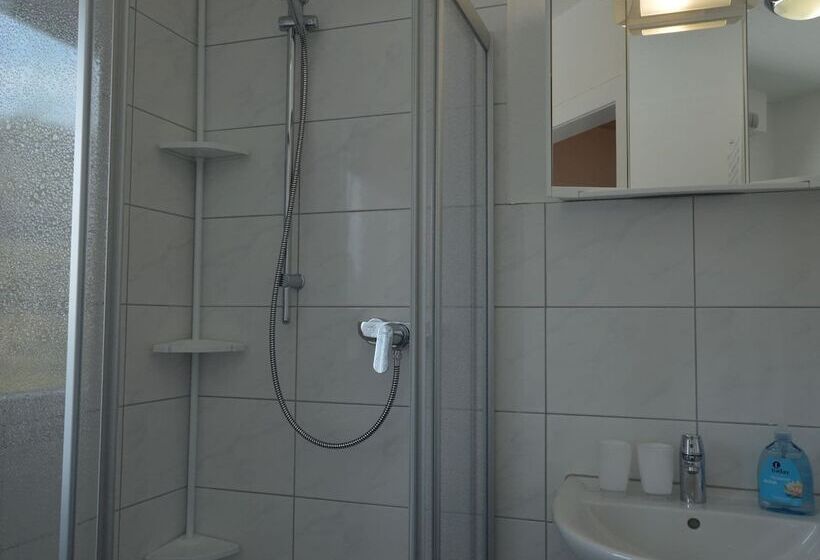 Cozy Apartment In Rees With Free Wifi