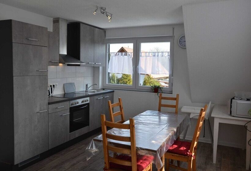 Cozy Apartment In Rees With Free Wifi