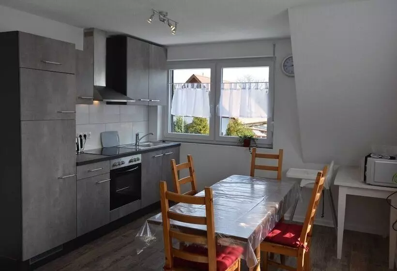 Cozy Apartment In Rees With Free Wifi