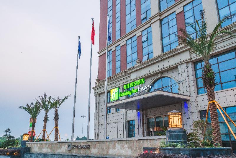 בית מלון כפרי Holiday Inn Express Pengzhou Downtown, An Ihg