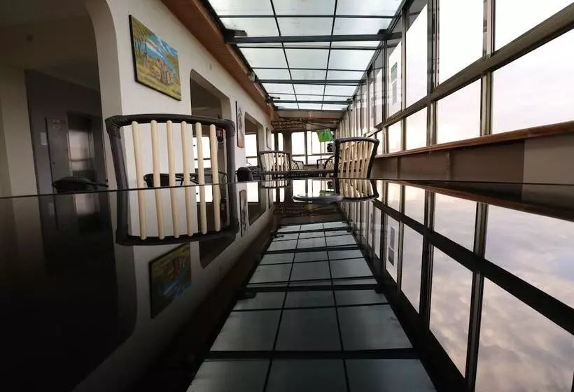 Buraha Zenoni Hotel And Resort