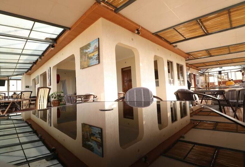 Buraha Zenoni Hotel And Resort