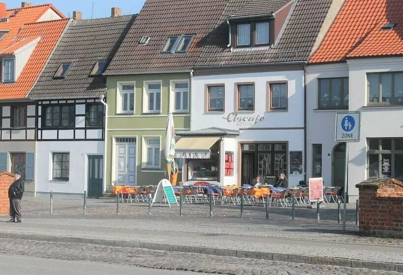 Cozy Bungalow In Nakenstorf With Garden