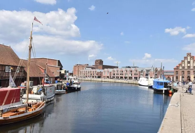 Cozy Bungalow In Nakenstorf With Garden