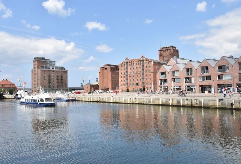 Cozy Bungalow In Nakenstorf With Garden