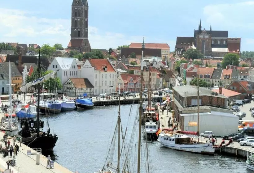 Cozy Bungalow In Nakenstorf With Garden