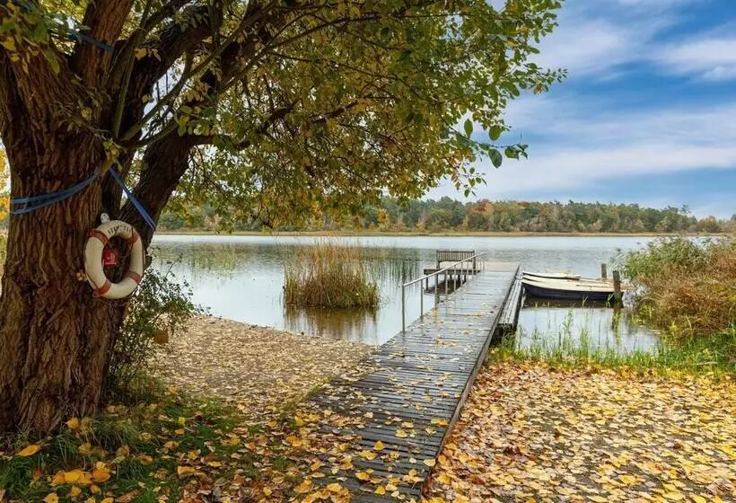 Cozy Bungalow In Nakenstorf With Garden