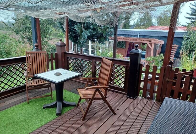 Cozy Bungalow In Nakenstorf With Garden