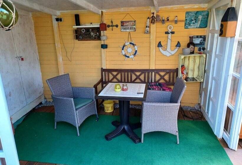 Cozy Bungalow In Nakenstorf With Garden