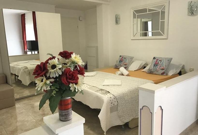 בית מלון כפרי Beach Apartments With Pool