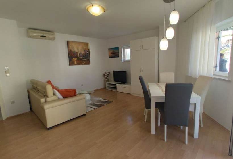 בית מלון כפרי Beach Apartments With Pool